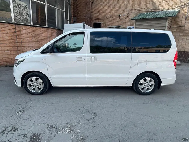 Hyundai H1 #1202